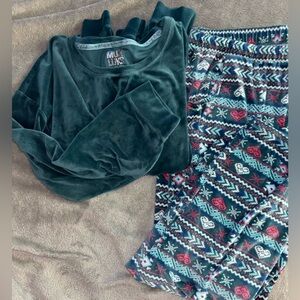 Muk Luks size T3X velour Loungewear set .